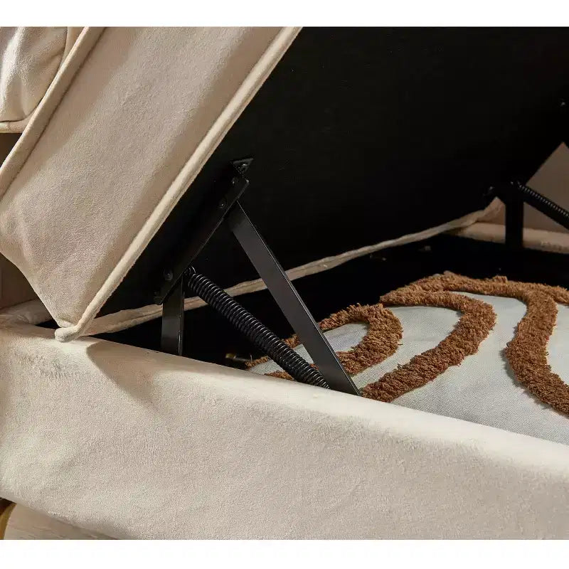 Canapé-méridienne en velours avec pieds en métal doré et oreiller rond pour salon beige