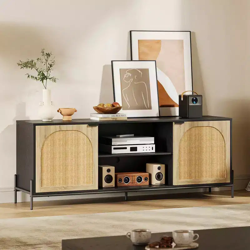 Meuble TV en rotin pour téléviseur de 75 pouces. Meuble TV moderne du milieu du siècle avec étagère réglable