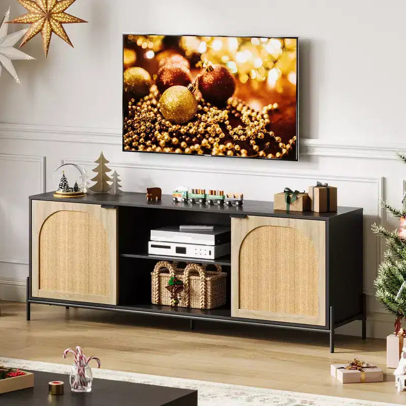 Meuble TV en rotin pour téléviseur de 75 pouces. Meuble TV moderne du milieu du siècle avec étagère réglable