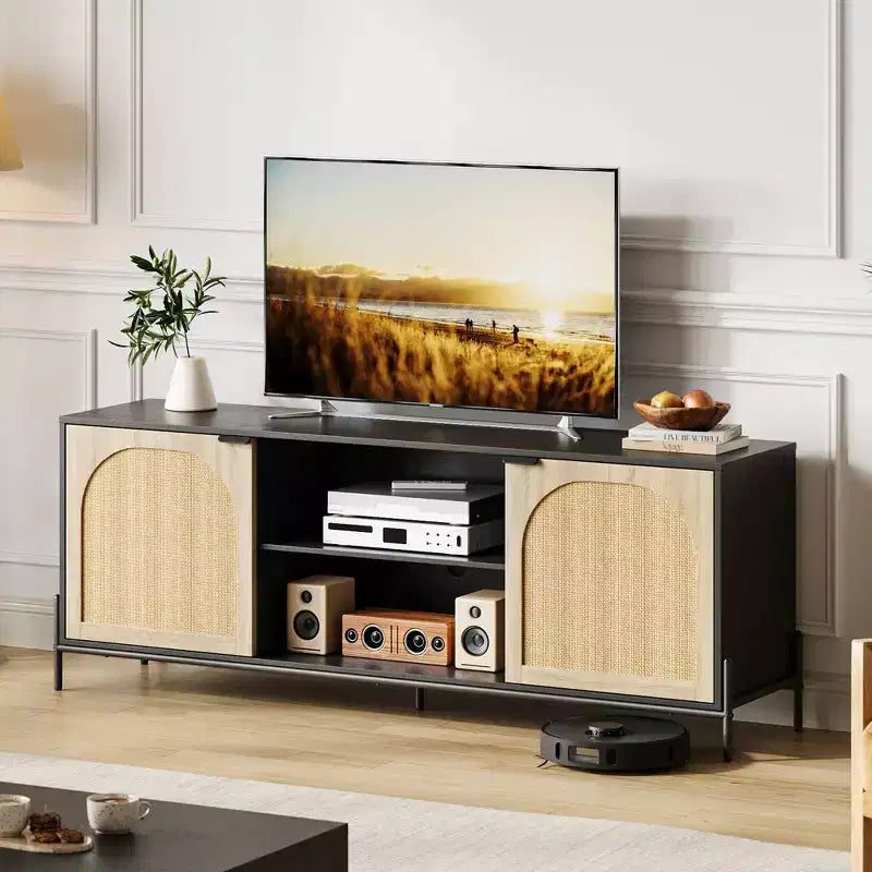 Meuble TV en rotin pour téléviseur de 75 pouces. Meuble TV moderne du milieu du siècle avec étagère réglable