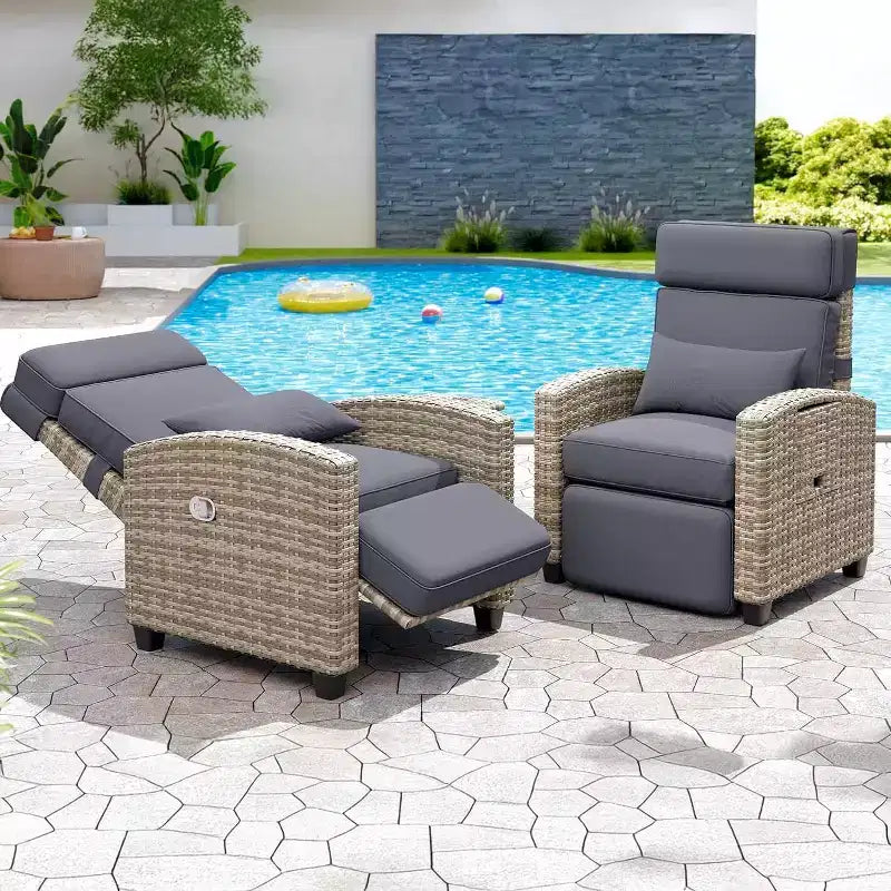 Chaise longue d'extérieur avec coussin, chaise longue de patio réglable avec tablette latérale escamotable, dossier et repose-pieds inclinables à 145°, en rotin PE tout temps