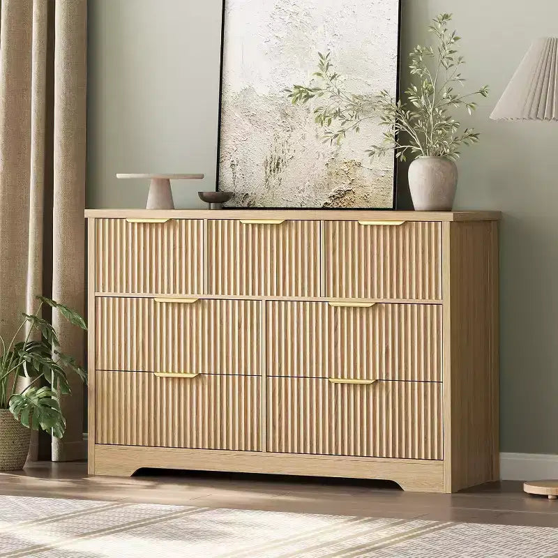Commode cannelée, meuble TV commode en bois, meuble TV en bois à 7 tiroirs avec poignées dorées, meuble de rangement moderne de 55 pouces pour chambre à coucher ou placard